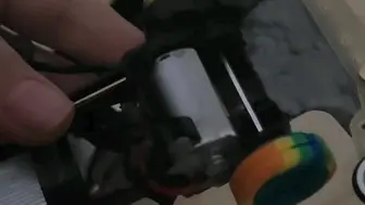 把132电机塞入四驱车会有什么效果！放入3.7V航模电池！爆改四驱车！