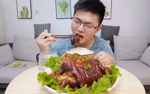 做个硬菜“霸王肘子”，软烂脱骨肉香四溢，大口吃肉真痛快
