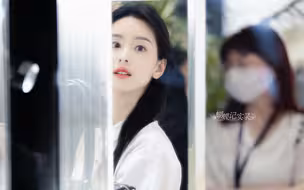 陈都灵机场，经纪人这是当女儿养吧