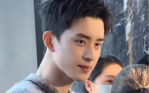 敖瑞鹏能抗住怼脸镜头的颜值