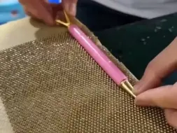 网友：我一直以为是一颗颗粘上去的！