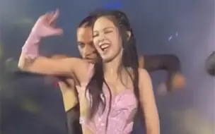 Jennie超帅的充满swag的一段rap 巨喜欢甩手的这几个动作！！！