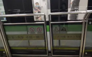 这门咋了?关不上了?