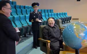 拍摄到美国航母 金正恩连续视察侦察卫星运行