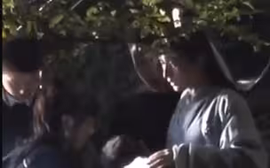 【成毅】拍沉香时脚受伤的淇宝只能工作人员背着才能离开～呜呜