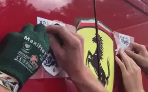 梅赛德斯车队的好木头搞事现场 on法拉利VAN