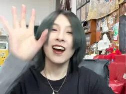 老板娘淫威大发竟逼员工搞制服诱惑