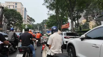 2025新年胡志明市，西贡滨城市场，邂逅众多美女漫步风情街！