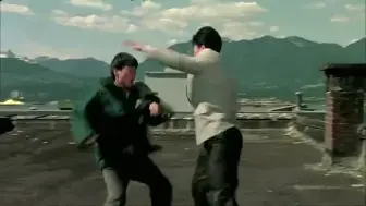甄子丹：你敢打我？看你拳快还是我枪快