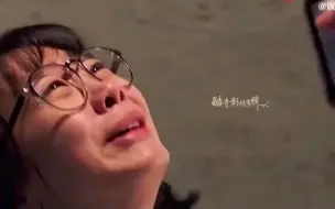 女孩被众人拍照侵犯，拒绝校园霸凌！