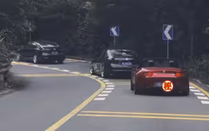 注意，MX-5上山了