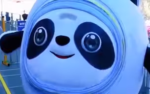 北京冬奥会现场有多嗨？冰墩墩舞动全场，DJ快乐打歌