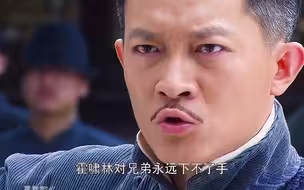 当娘的看到两儿子打架心都碎了