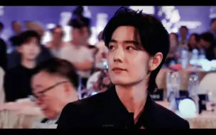 肖战来港，杀疯了！！！此等美貌每一个瞬间都值得被记录呜呜呜         《湾区升明月》晚会后台+内场集锦送上【肖战｜舞台 ｜潇洒走一回】