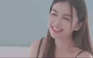 给泰国邻居看中国综艺乘风破浪的姐姐。