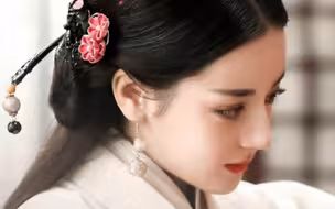 剧情拉垮，无所谓，她的美貌会出手
