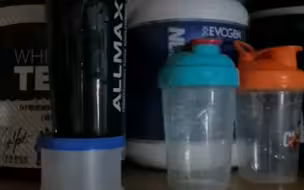 每一个健身人都是古希腊掌管摇摇杯的神