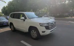 新款酷路泽LC300现车4.0版本，全国最低报价80万发车