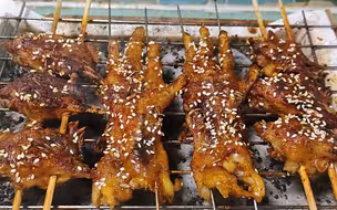 家庭室内烧烤，烤鸡头，烤鸡爪子，最能看出烧烤功力的串，大鹏烧烤系列