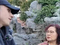 美国老哥体验：上海公园里的相亲角