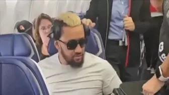 WWE:热心索罗帮乘客放行李箱