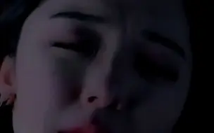 美女突然被打晕，带到小树林