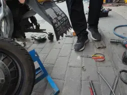 真空胎戳透了补不住，只能加装内胎 #电动车维修保养