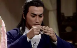 何家劲/展昭：没有三分爱意在，怎惹七分伤与害 爱恋二个字拆不开1994年是何家劲最红最火的一年，台下的尖叫声欢呼声真吓人。欢迎大家来主页关注何家劲的影视作品。