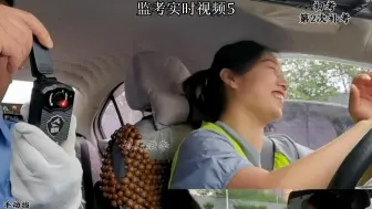 这小姐姐补考上车就一动不动 真愁人 下集