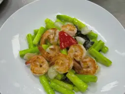 粤菜有传统就无正宗！今天粤菜老七操作一道芦笋炒虾球，给大家这手法跟出品开多少工价合适？