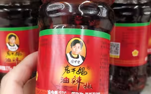 每经《品牌价值观》64期 | 老干妈跌出贵州民企前十：辣酱“国货之光”为何没那么“香”了