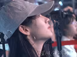 王源的歌声让周也沉浸了~也子侧颜好美！