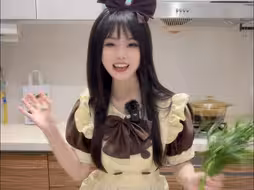 哎，弄碗面给你，铁牛牛肉面你尝尝