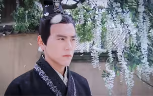 这部剧多少人一开始以为彭于晏是男二｜他立在槐花树下一动不动｜风中奇缘盼双星却伤只影