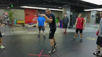 常青滕拳击首次展示，俄式跳步辅助训练
