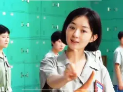 电影向阳花赵丽颖拍摄花絮，高月香课上专心学习，课后努力练习！还能一边唱一边教学