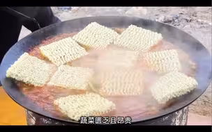 韩国公路边上的泡面小摊，虽然摊子简陋但是真的很美味#街头美食