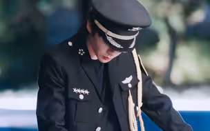 起猛了，看到刘宇宁真当保安去了！