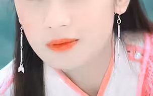 不愧是我小时候电视剧的霸屏女主，长相美艳又大气！