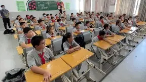 一小学开启午休新方式，实现学生午休躺着睡！