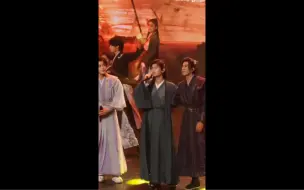 阿飞搂莲花，看看小包的眼神，占有欲不是说说而已