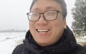 小伙半个月就干了三天日结，今天下雪了，啥也不想出门上网，挣点钱就花留着也没啥用，这辈子彻底没了