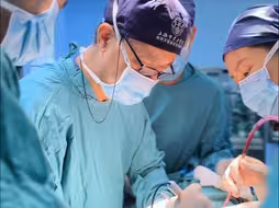 37岁姑娘乳腺癌切除后，经历5小时帮她乳房重建