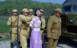 烽火：解放军处决女囚犯，不料女囚犯是个高手，骑马闯入刑场救人