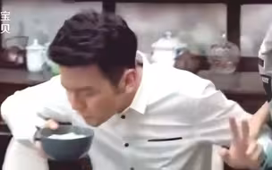 舅舅和小外甥抢面吃，抢不过就往碗里吐唾沫，舅妈反应绝了