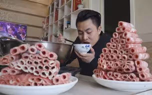 买了130块钱的牛肉卷，今天来煮火锅，吃完浑身冒汗，越吃越过瘾