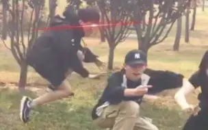 《 小 心 动 物 伤 人…》