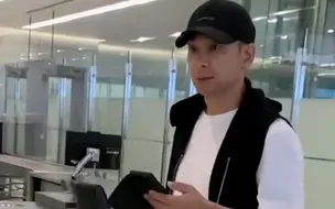 #赵文卓 憨厚老实话不多的他被戏霸欺负踢出剧组，导致没有大火，一身正气的赵文卓 #明星