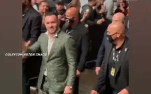 UFC261，观众席里的卡子