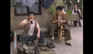 名场面：补鞋仔喝个汽水，这个表情是不是有点夸张了？
